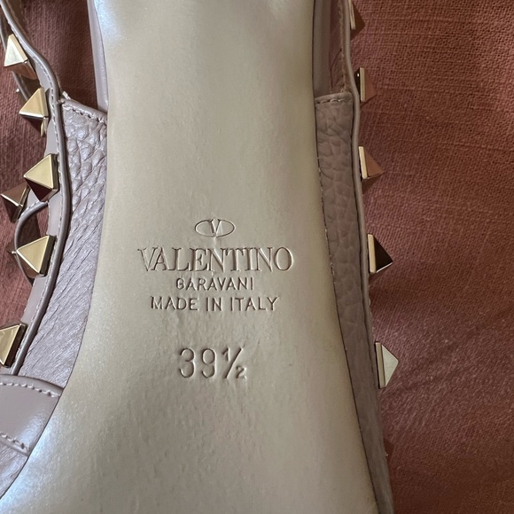 Valentino Garavani Rockstud Pebbled Poudre Caged Heels - Picture 8 of 13